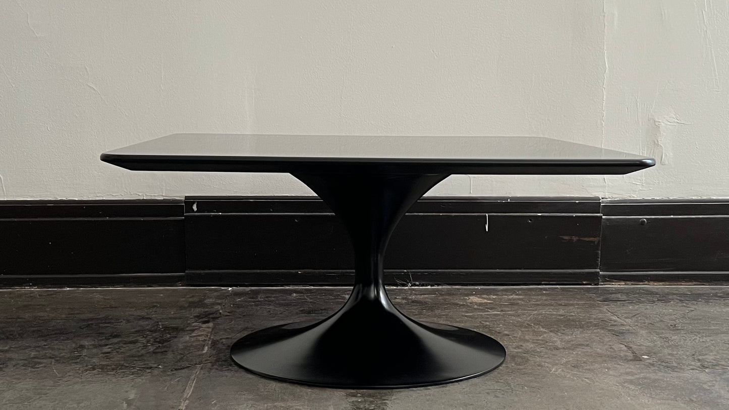 Eero Saarinen x Charlotte Perriand Tokyo Tulip Table