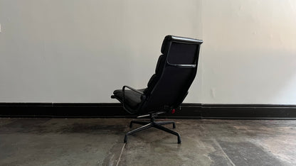 Soft Pad Lounge Chair