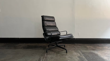 Soft Pad Lounge Chair