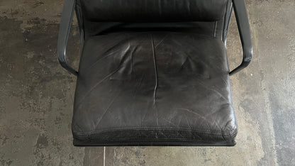 Soft Pad Lounge Chair