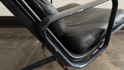 Soft Pad Lounge Chair
