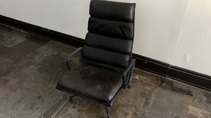 Soft Pad Lounge Chair with Ottoman