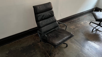 Soft Pad Lounge Chair with Ottoman