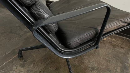 Soft Pad Lounge Chair with Ottoman